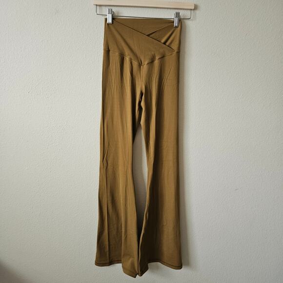 OFFLINE By Aerie Real Me High Waisted Crossover Flare Legging M - Picture 1 of 7